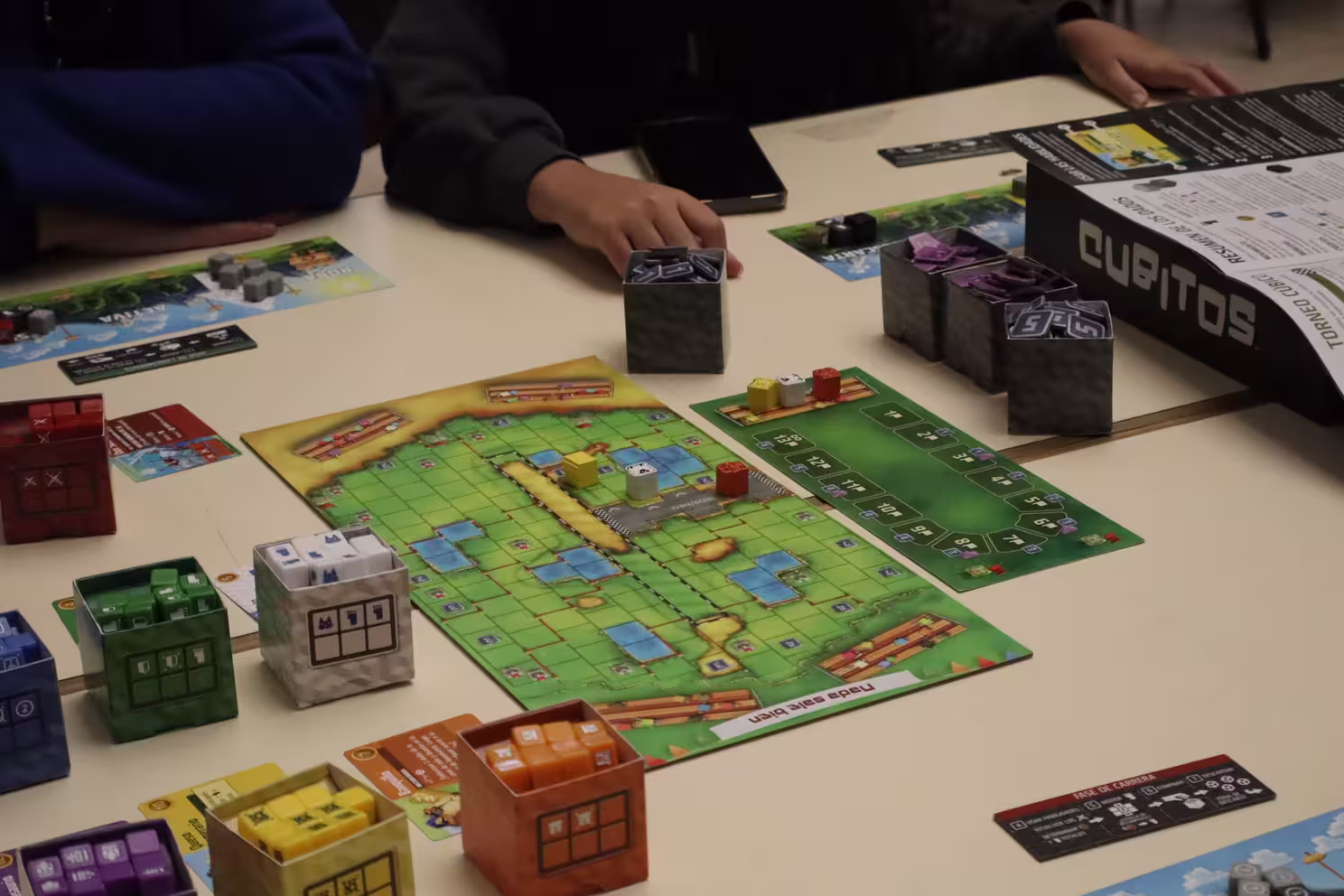 Jogo Cubitos numa mesa da GESTCon